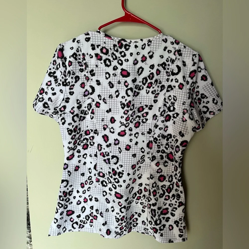 💗Scrub Top💗 - Picture 2 of 6